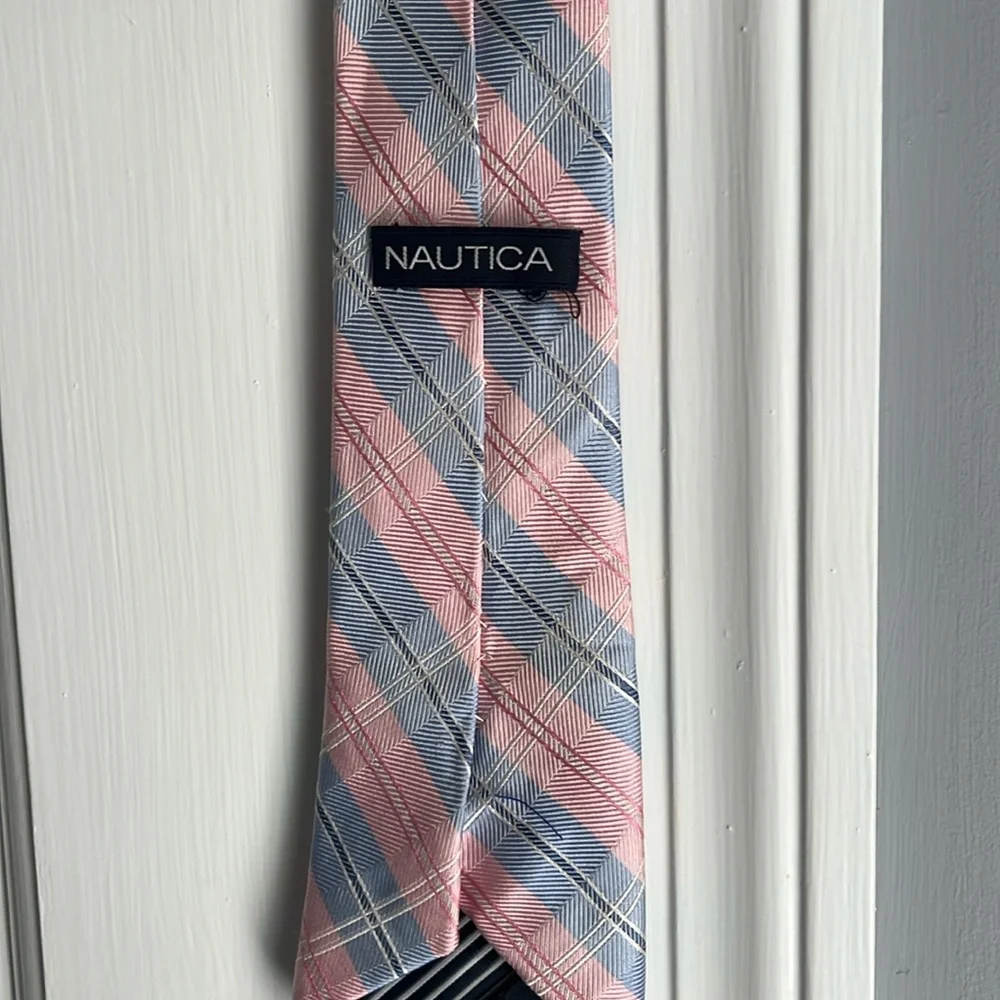 Nautica boy’s tie that zips